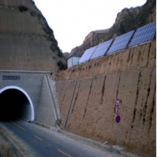 太陽(yáng)能(néng)隧道供電(dian)係(xi)統